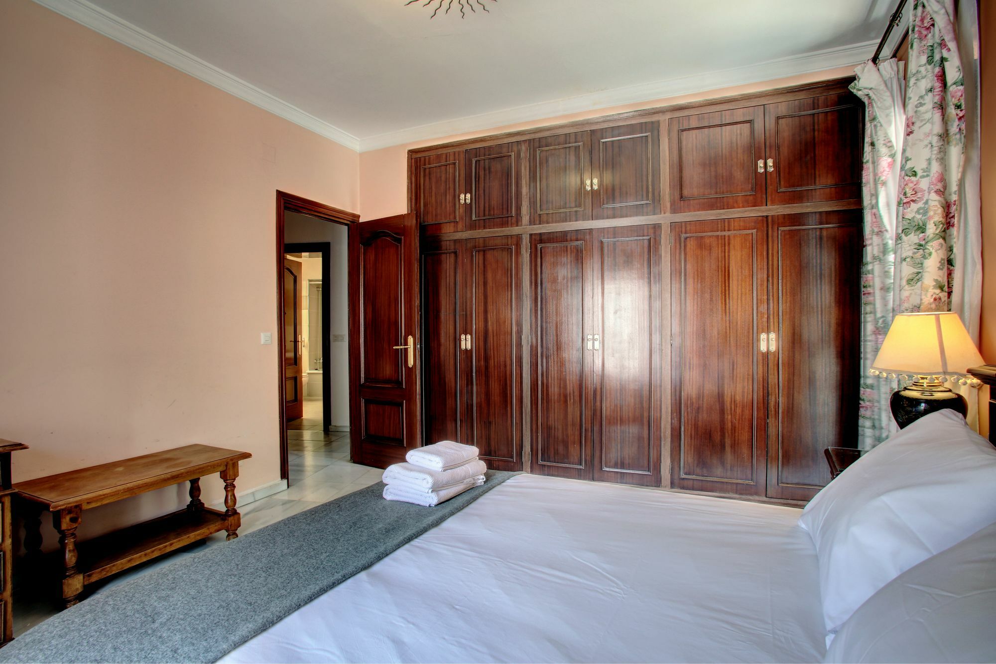 Holiday House Abul Beka รอนดา ภายนอก รูปภาพ